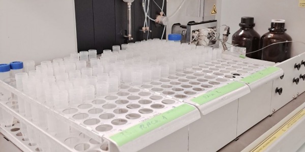 Purifying in a preparative system